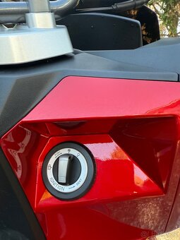 Skútr SYM Jet X 125i – 970 km, 2022, jako nový + kufr SHAD - 8