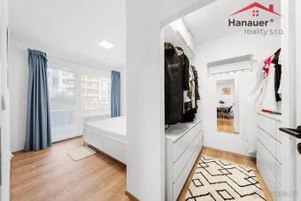 Prodej bytu 2+kk, 58 m2 s velkým balkonem a garážovým stáním - 8