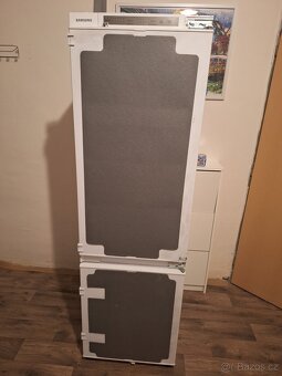 Chladnička s mrazničkou Samsung - vestavná - 8