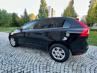 VOLVO XC60 2.4D5 158KW 4x4 MANUÁL Bi-XENON-NAVI-PANORAMA-PDC - 8