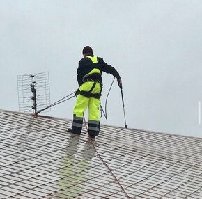 Nabízíme mytí střech a fasád a zámkové dlažby. - 8