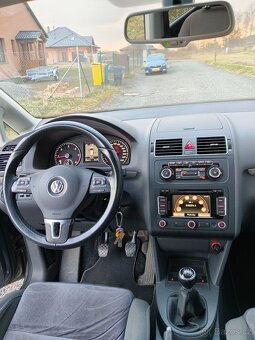 Volkswagen Touran - 8