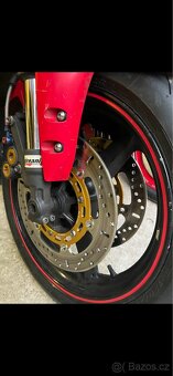 Yamaha R1 - 8