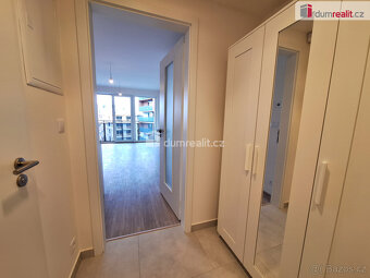 pronájem 1kk 32m2 balkon 5m2 P4 Háje Výstavní garážové stání - 8