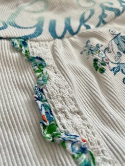 Bílé dívčí tílko/top značky Guess - 8