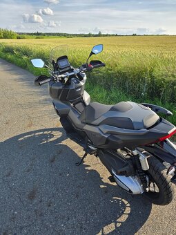 Honda adv 350 - 8