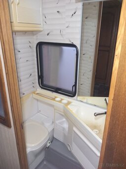 Prodám karavan bürstner Lux - 8