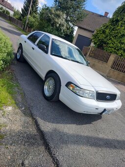 Ford Crown Victoria Police Interceptor - 8