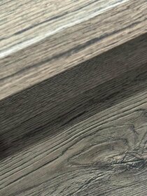 SKŘÍŇKA POD TELEVIZI - 8