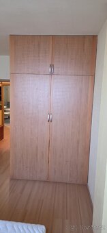 Ložnice - postel, skříň, toaletni stolek - 8