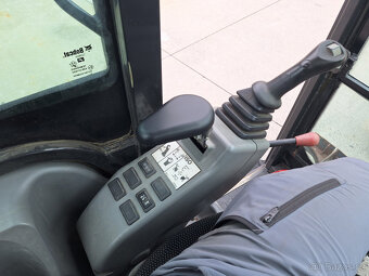 Bobcat E18 Minibagr 1,8 T - - 8