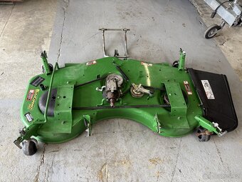 John deere 1025r - 8