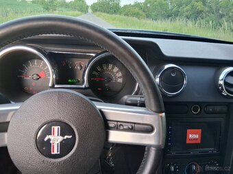 Prodám Ford mustang gt 4.6 cabrio - 8