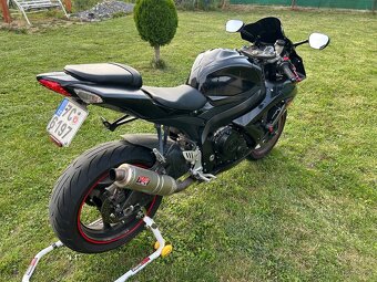 Suzuki GSXR 750 - 8