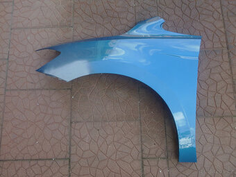 VW Touran výztuha světlo blatník dveře kapota 5TA - 8