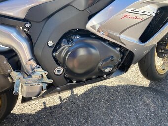 Honda CBR 1000 RR Fireblade 998 ccm 131 kW - 8
