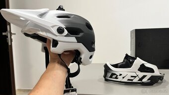 NOVÁ helma BELL Super DH Spherical původní cena 8699kč - 8