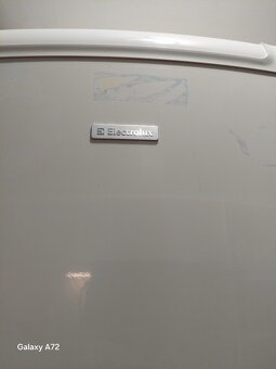 Kombinovaná chladnička s mrazničkou Electrolux 400 L, Spěchá - 8
