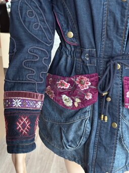 Podšitý džínový kabátek Desigual s kapucí - 8