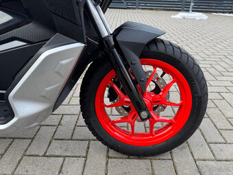 Aprilia SR GT 125 - 8