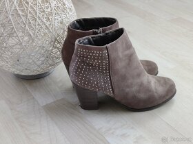 Semišové dámské boty šedohnědé na nízkém podpatku vel 40 - 8