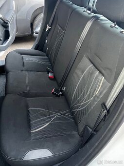 Peugeot 208 - 8
