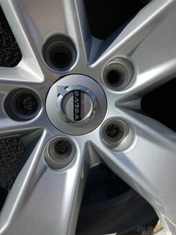 Zimní komplety originál Volvo 18 palců - 8
