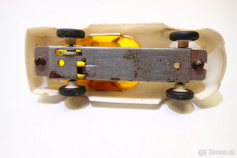 Ferrari na setrvačník - zn. Igra - Retro Hračky  - 8