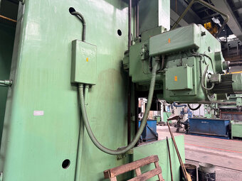 karusel dvoustojanový TOS SK 25 - 8