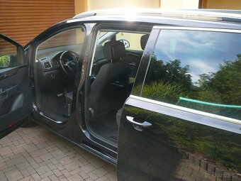 VW SHARAN 2.0 TDI 135KW 7MÍST DSG+F1 NAV ACC FRONT EL.BOČNÍ - 8
