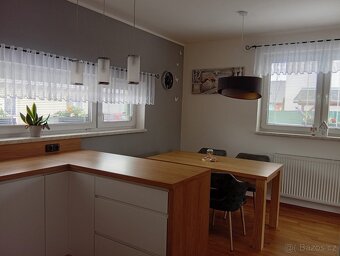 Prodáme rodinný dům 5+1 - 8