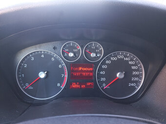 Ford Focus Com 1.8i KLIMA - 8