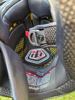 Troy Lee design D3 carbon - 8