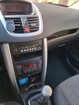 Peugeot 207 - 8