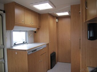 Prodám karavan Knaus 500TK,r.v.1999 + předstan. - 8