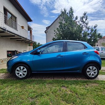 Mazda 2 1.3 benzín 55kw rok 2011 - 8
