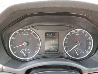 Škoda Octavia 2 FL 1.4 TSI, tažné, STK 2026, 2 sady kol - 8