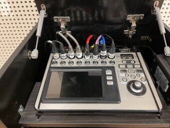 KOMPLETNÍ SESTAVA QSC mix, aktivní subwoofer, aktivní boxy - 8