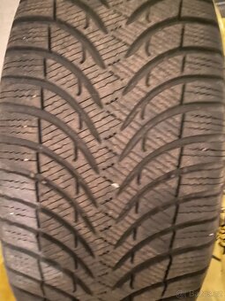 Zimní pneu 225/45 R17 - 8