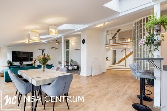 Prodej atypického podkrovního bytu 260 m² v Praze - Vinohrad - 8