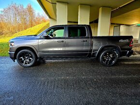 Ram 1500 5,7 HEMI, r. 2021,ODPOČET DPH, EL. PRAHY, PANORAMA - 8