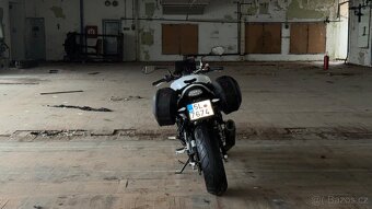 Suzuki GSR 750 - 8
