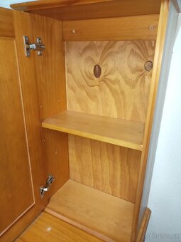 Prodám 2 x koupelnové skřínky z masivu - 8