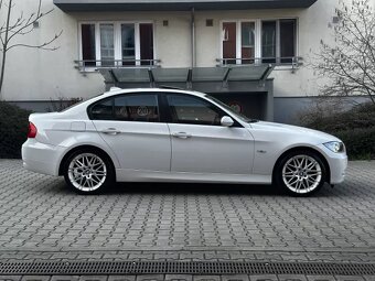 BMW Řada 3 E90 320i 110kW Sedan Navi Aut. klima Šíbr ALU R18 - 8
