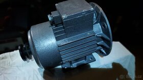 Elektromotor 220/380V , Výkon: 0,37kW,Tvar: patko-přírubový - 8