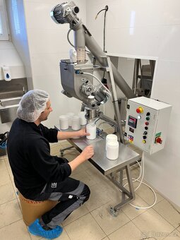 Prodám plnící zařízení na sypké prášky do dóz - 8