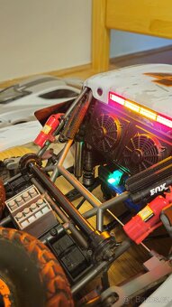 Traxxas UDR 1:8 REZERVOVÁNO DO 29.11. - 8