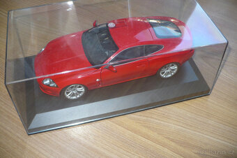 Model,auto,8 modelů 1:18 + 5 modelů zdarma. - 8
