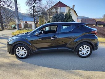 Toyota C-HR 1.8 Hybrid E-CVT rok 2021 - 8