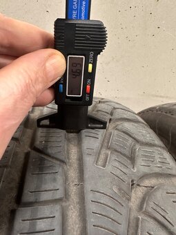 2x PIRELLI SOTTOZERO WINTER 240 S.II 235/45/18 - 8